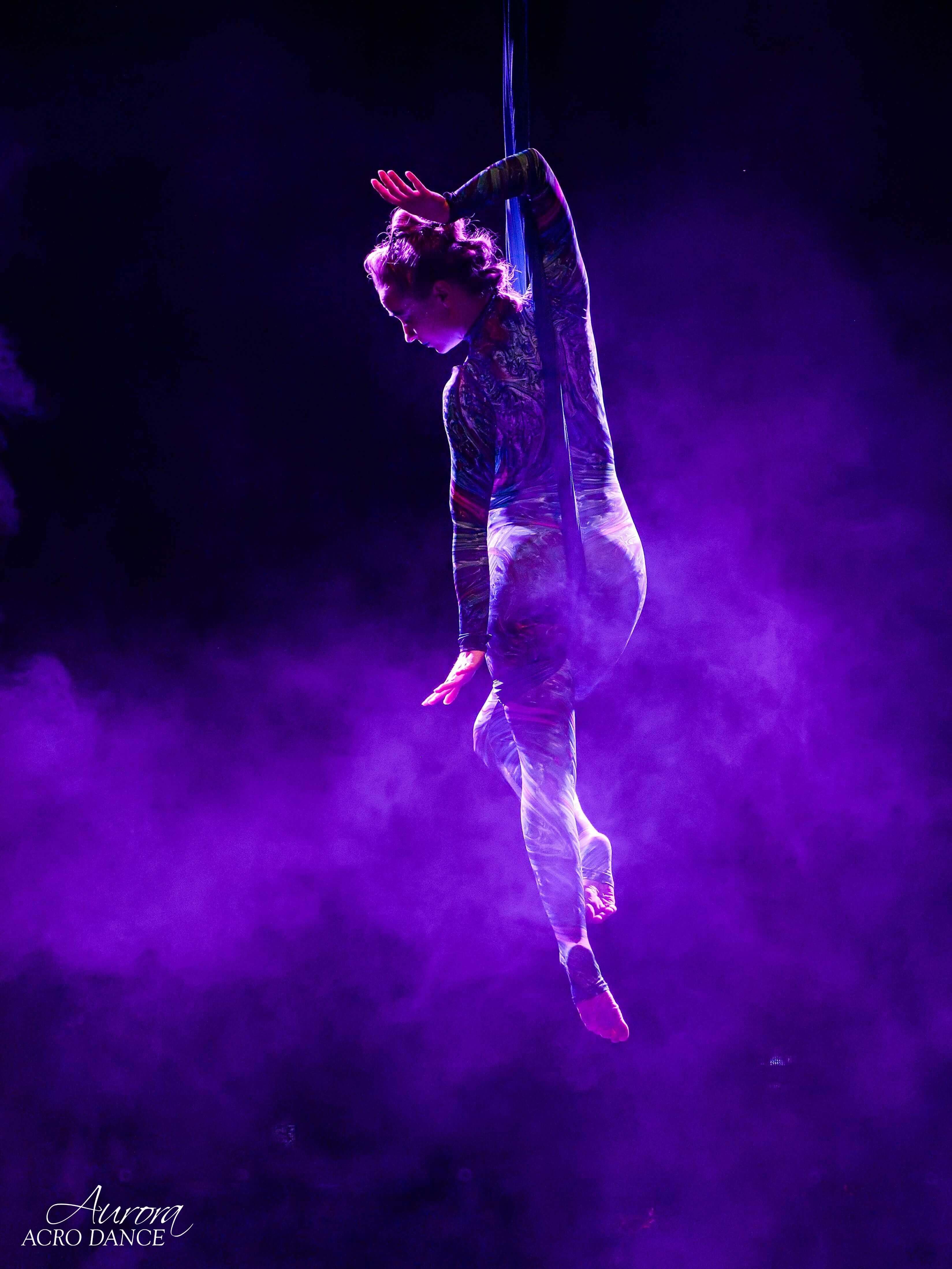 Akrobatické vystoupení - aerial hammock