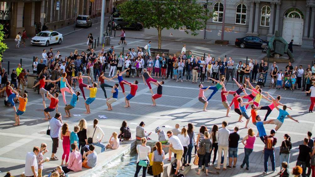 AcroYoga Flash mob Brno